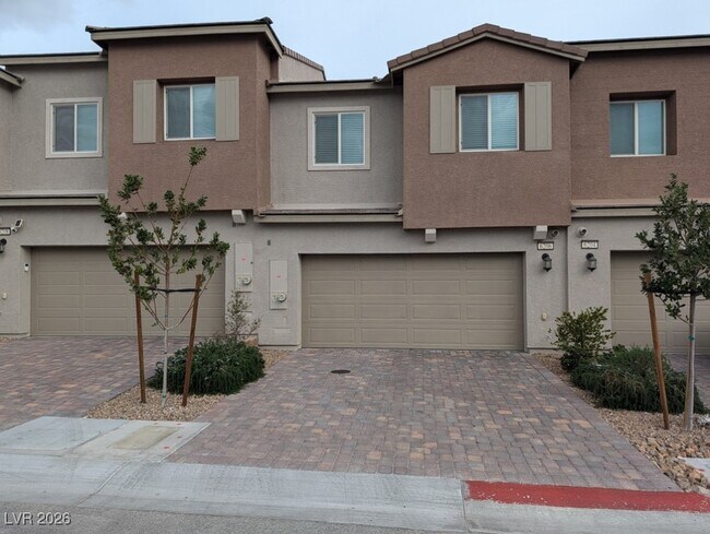 Foto del edificio - 6206 Foxes Dl St