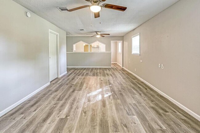 Welcome home! - 402 W Camp St