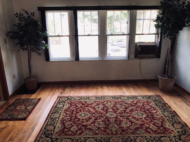 Foto del edificio - 1527 N Jackson St