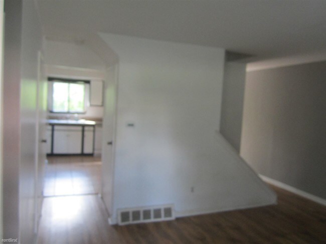 Building Photo - 6 Woodland Ave