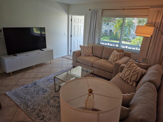 Foto del edificio - 521 NE 43rd St