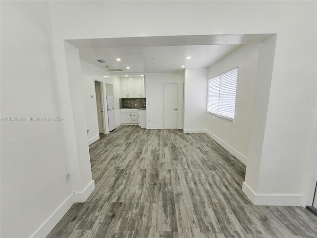 Building Photo - 2265 SW 15th St
