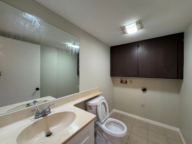 Building Photo - 5268 Middle Ct