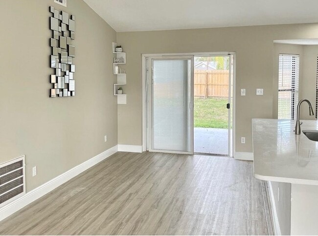 Building Photo - 1545 Wyman Cir