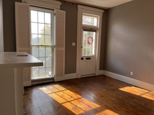 Living room - 502 Liberty Hl