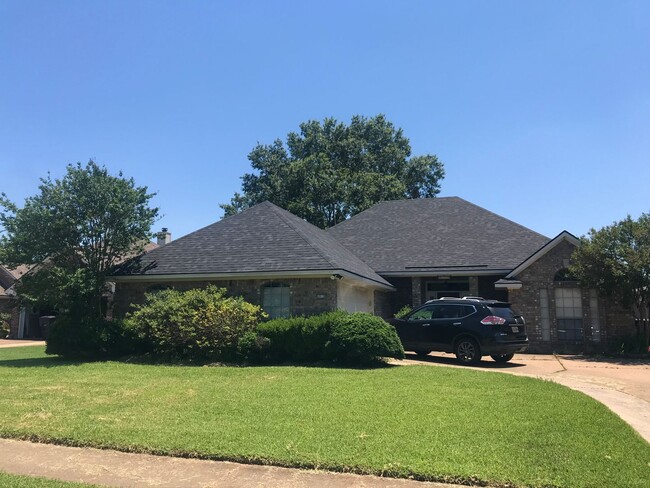 Building Photo - Close to Barksdale Air Force Base...