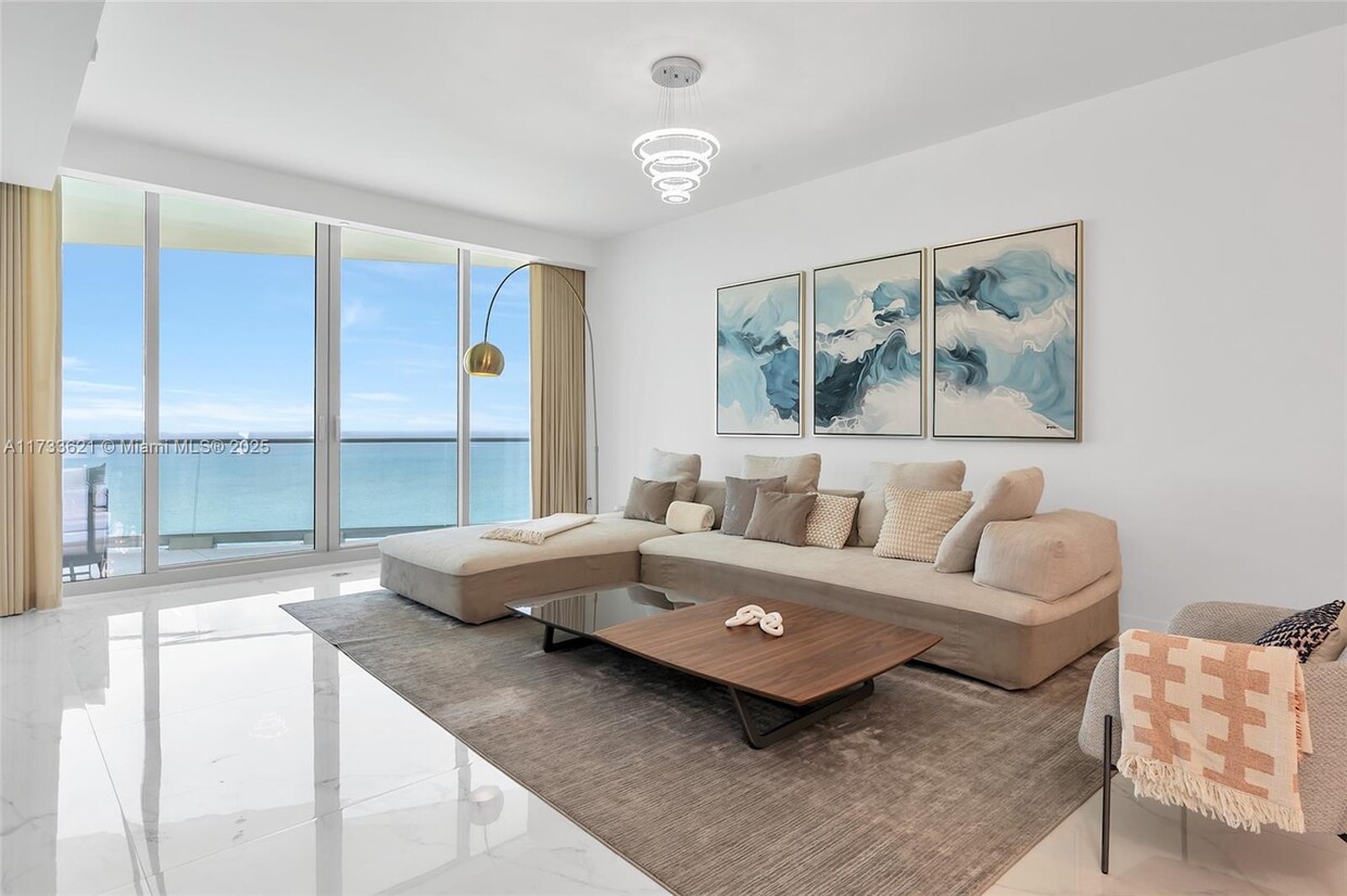 Foto principal - 16901 Collins Ave