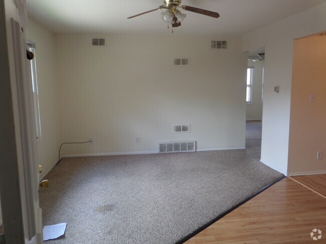 Building Photo - 831 Kimberly Dr