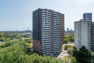 Building Photo - 230 Oak St