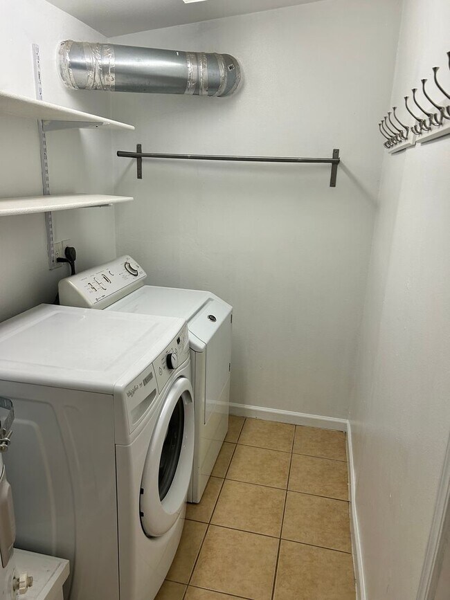 Foto del edificio - Updated 1 bed 1 bath home located in a des...