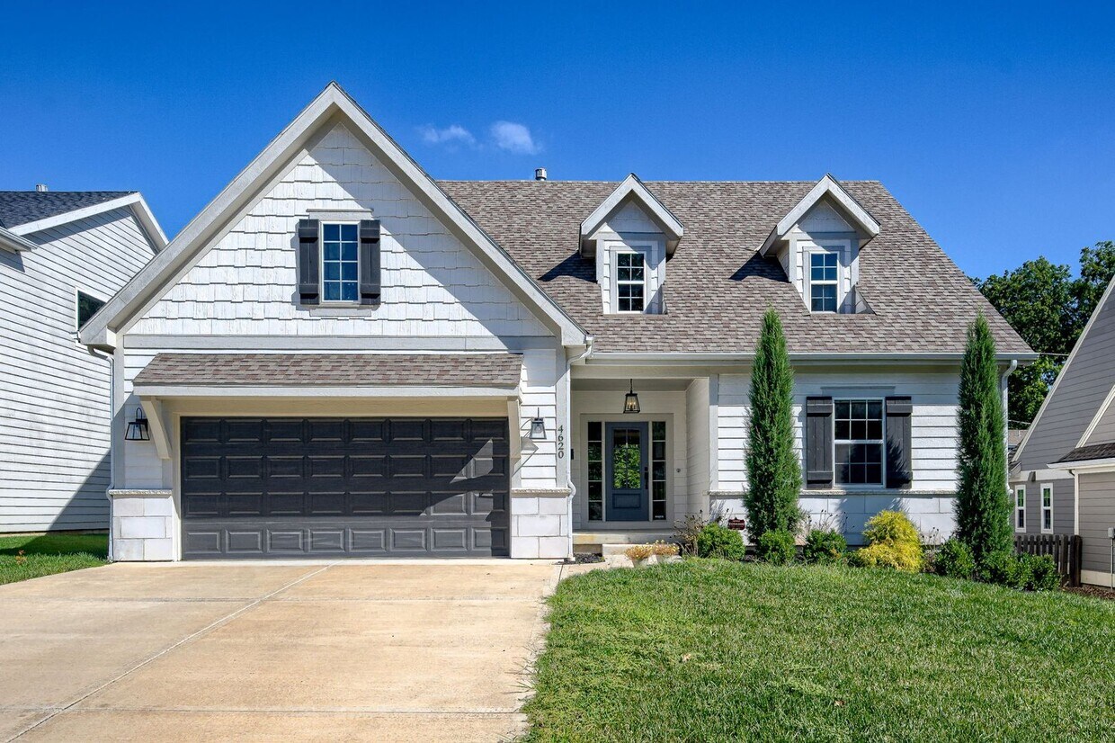 Foto principal - {4620} James Engle Custom Home built in 20...