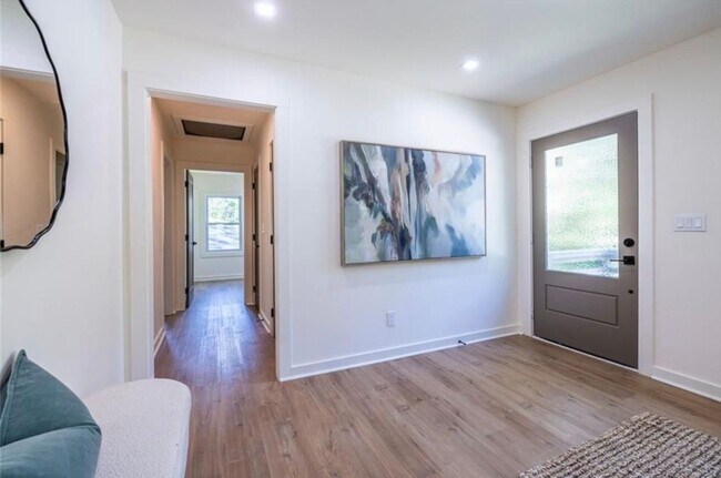 Foto del edificio - STUNNING RENOVATION! Modern 3BR/2BA Ranch in Sought-After Location!