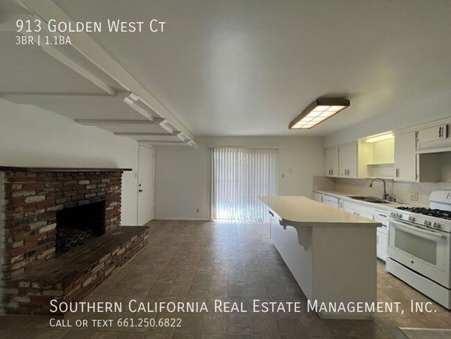 Building Photo - 913 Golden W Ct
