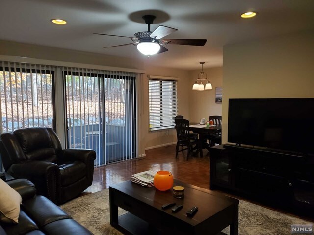 Foto del edificio - 153 Indian Hollow Court