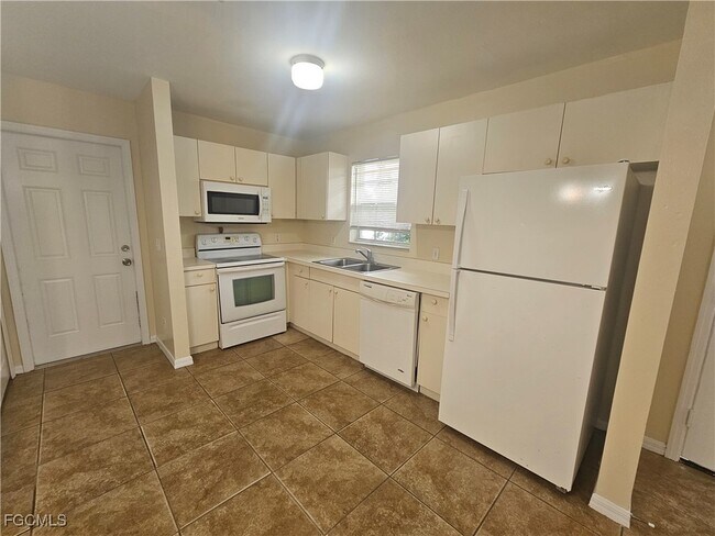 Foto del edificio - 4752 22nd St SW