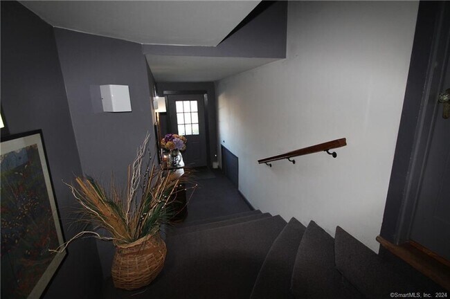 Foto del edificio - 74 Sunset Hill Rd
