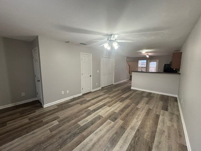 Building Photo - Stewarts Landing Neighborhood, Easy access to I-24