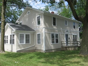 Building Photo - 419 E Pettit Ave