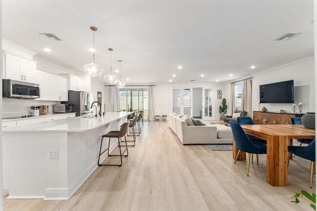 Building Photo - Luxurious Nearly-New 4-Bedroom 3-Bathroom Home in Avalon Woods, Newberry, FL