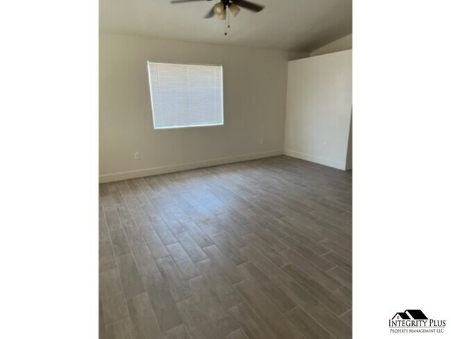 Building Photo - 3 bedroom 2 bath