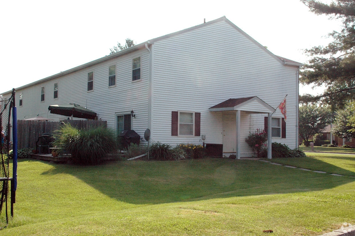 489 E Elmwood Ave, Mechanicsburg, PA 17055 Apartments in