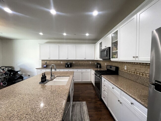Foto del edificio - Rosamond 4 Bedroom + 2.5 Bathroom