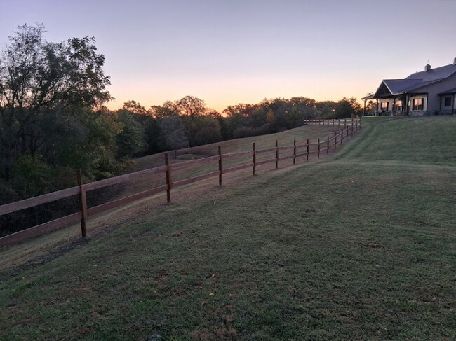 Foto del edificio - 6860 SE Prescher Rd