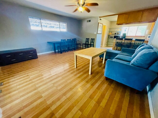 Foto del edificio - 1121 W Churchill St