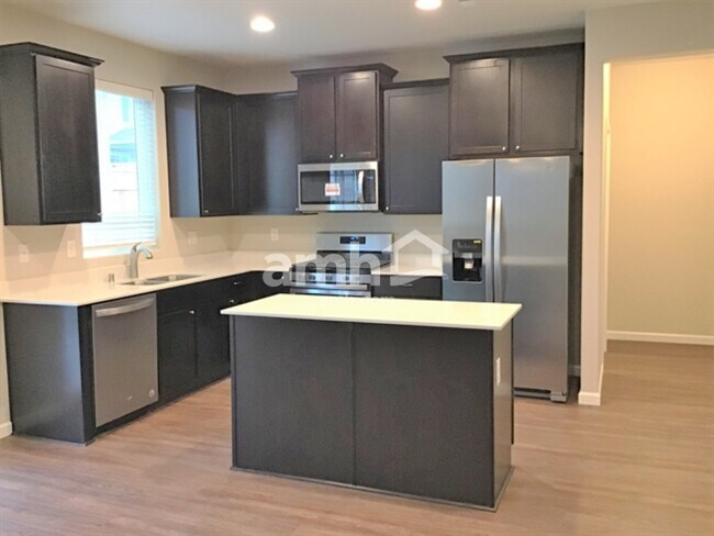 Building Photo - 967 Riggs Dr E