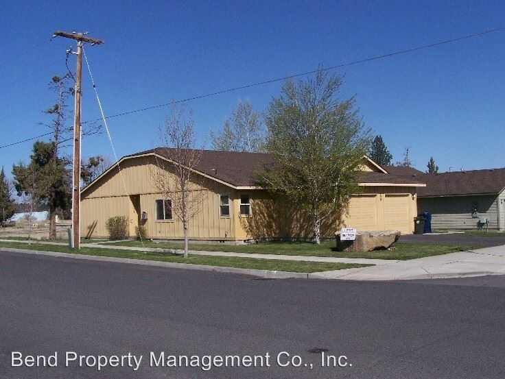 Primary Photo - 899 NE Hidden Valley Dr