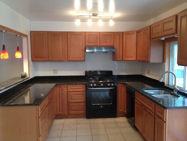 Foto del edificio - 3633 E Crown Ave