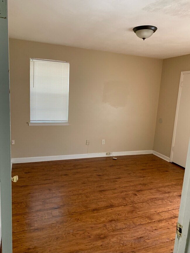Building Photo - 3045 Carnes Ave