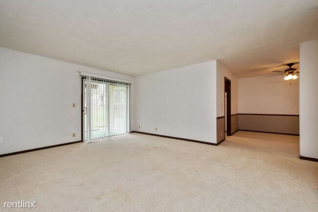 Building Photo - 3 br, 2 bath Condo - 4019 Lexington Dr NE #A