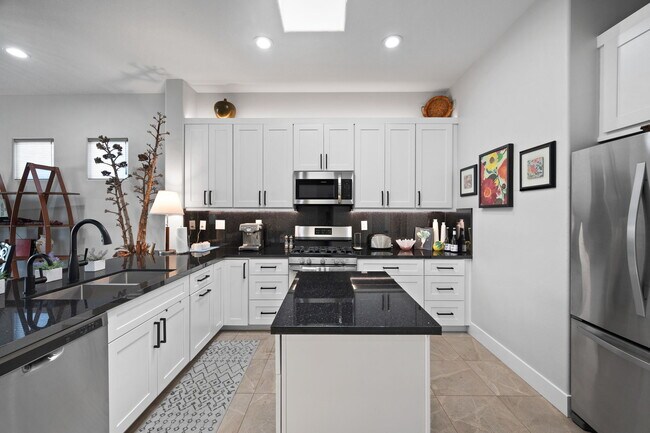 Building Photo - 105 Kavenish Dr