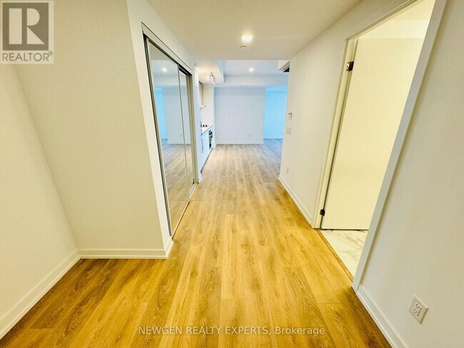 Photo du bâtiment - 1100 Sheppard Ave W