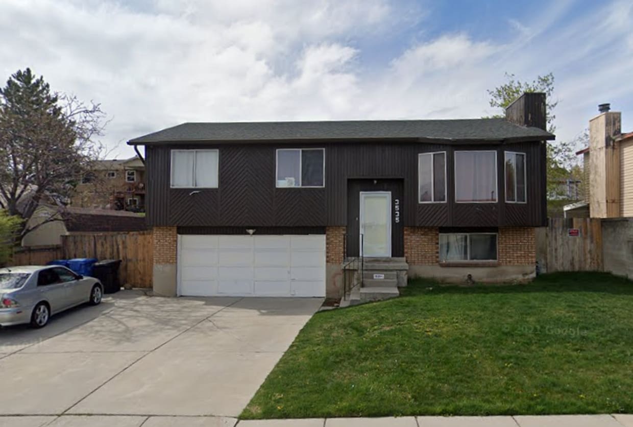 Primary Photo - Beautiful remodeled 5 bed 2 bath home