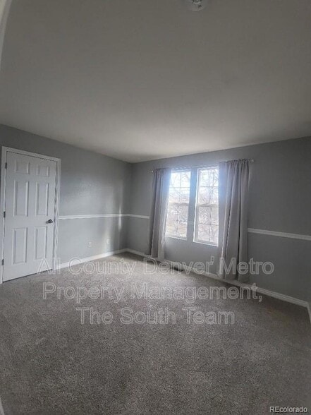 Building Photo - 4365 W Kenyon Ave