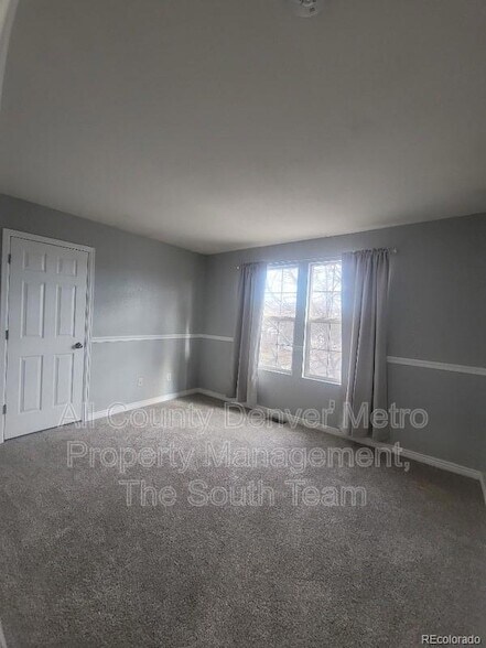 Foto del edificio - 4365 W Kenyon Ave