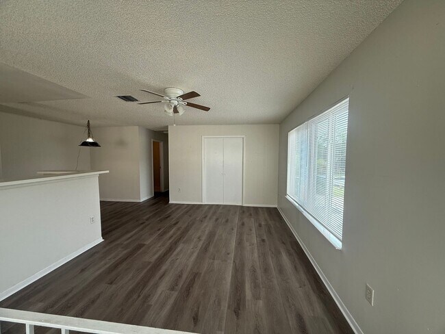 Building Photo - 1101 Spring Meadow Dr