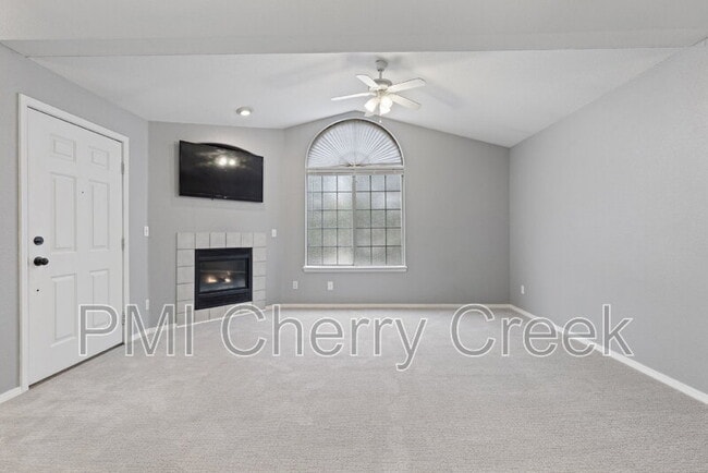 Building Photo - 8757 E Dry Creek Rd