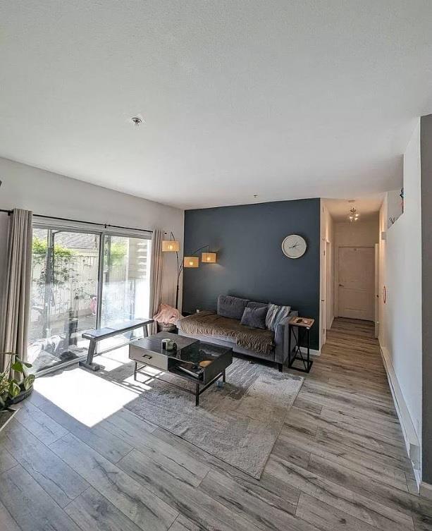 Foto del edificio - 2445 Creekside Ct
