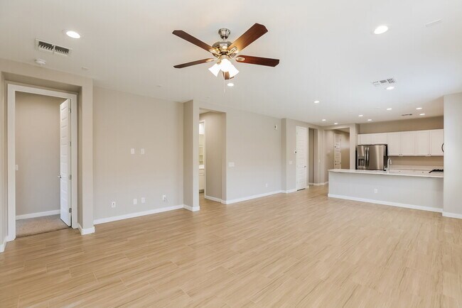 Building Photo - 1219 E Glass Ln