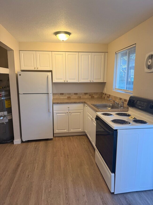 Building Photo - TFSC-B1604