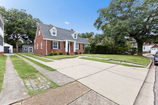 Photo - Fully Furnished Mid-Term Rental with Utilities Included!! House