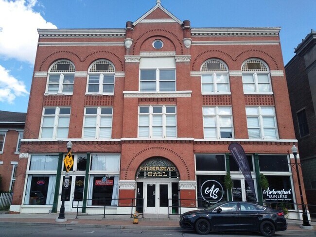 Foto del edificio - 421 N Brady St