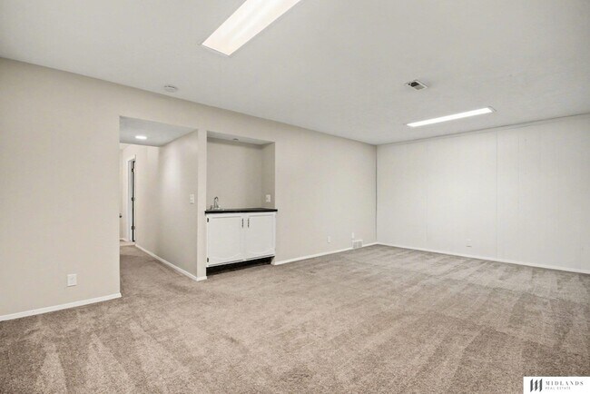 Building Photo - 1009 Willow Ave