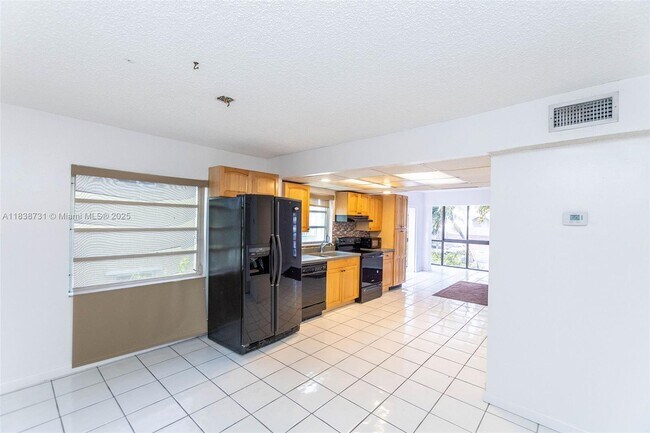 Foto del edificio - 3862 NE 171st St