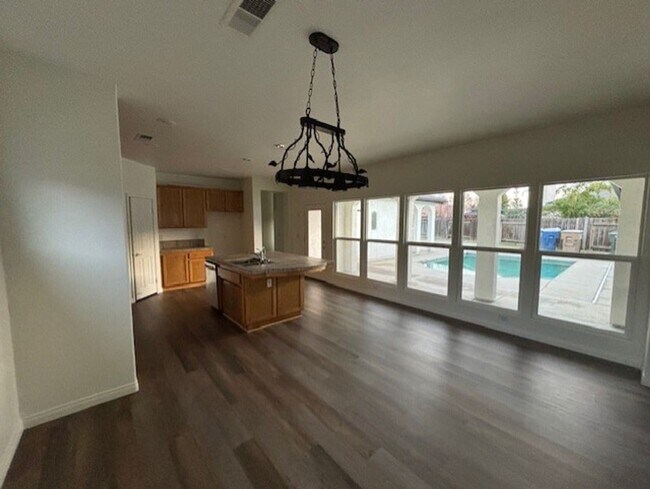 Building Photo - Clean 4 Bedroom / 3 Bathroom in Rosedale, near Norris Rd & Calloway