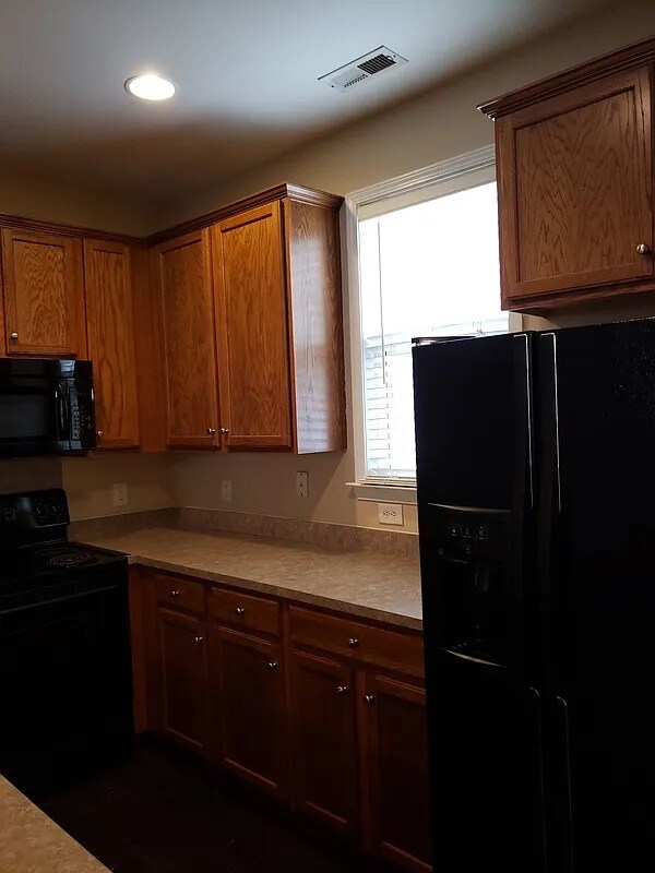 Foto del edificio - Room in Townhome on McGoogan Ln
