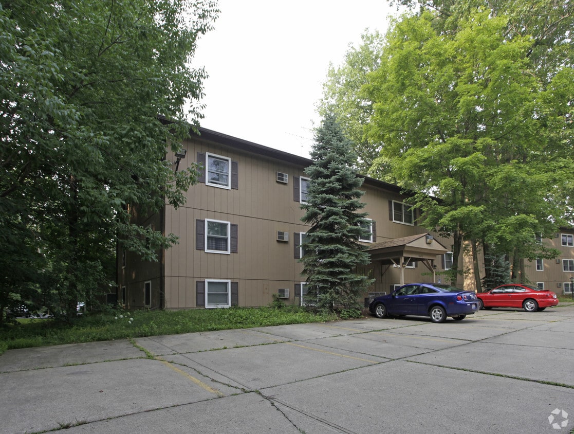 1040010402 South St, Garrettsville, OH 44231 Apartments in